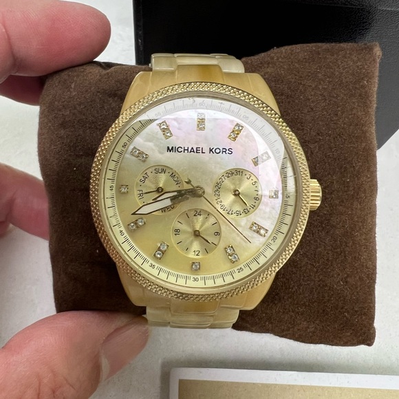 Micheal Kors Gold Watch - Picture 6 of 6